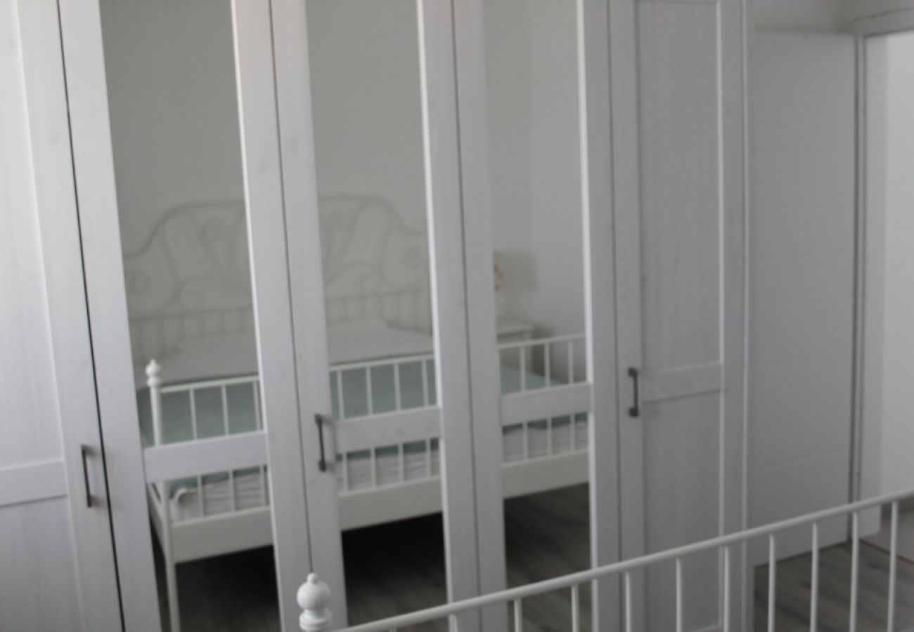 Apartament w Tribunj - Apartament w Tribunj z Widok na morze, balkon, Klimatyzacja, WIFI (4303-2)