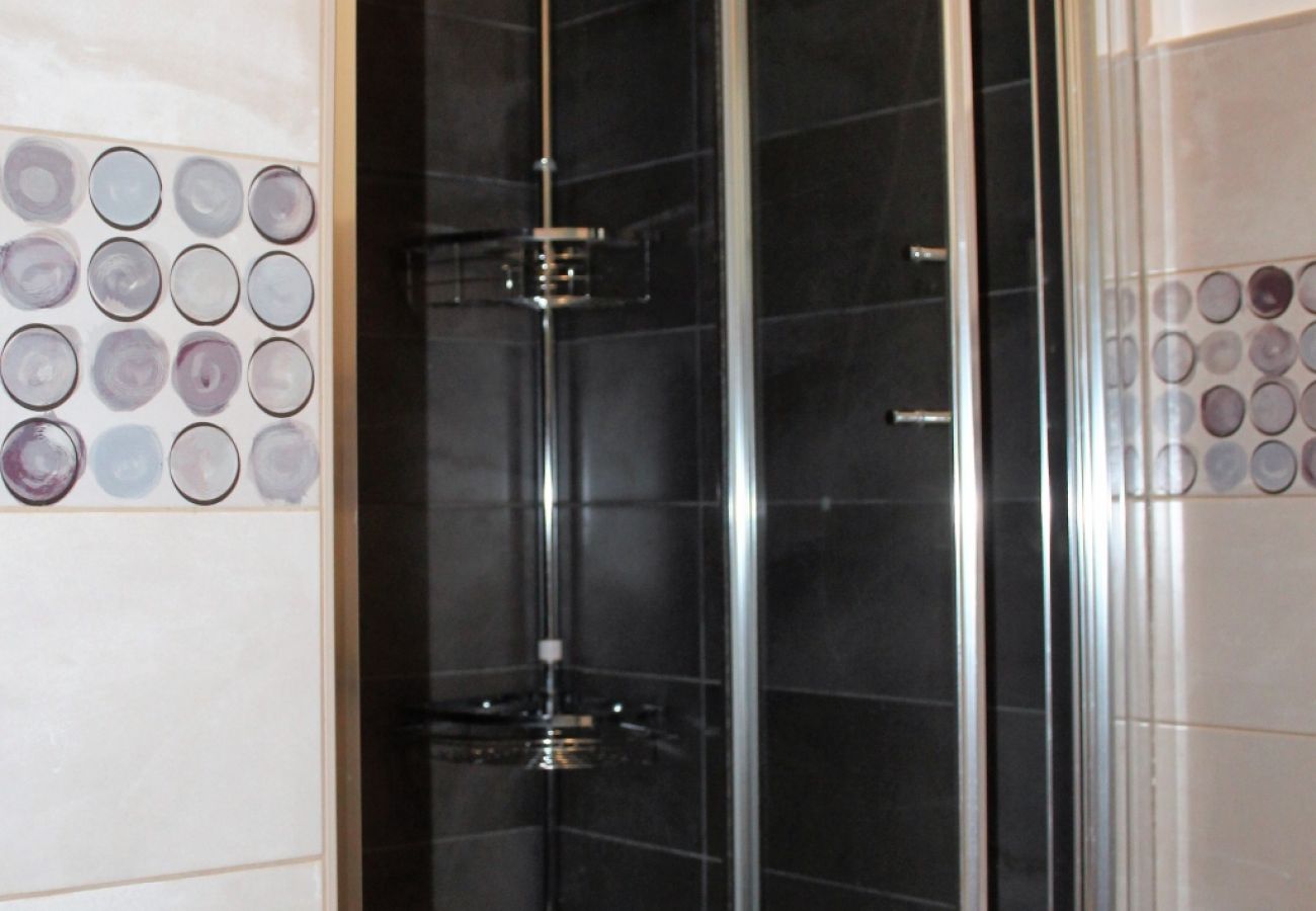 Apartament w Tribunj - Apartament w Tribunj z taras, WIFI (4303-1)