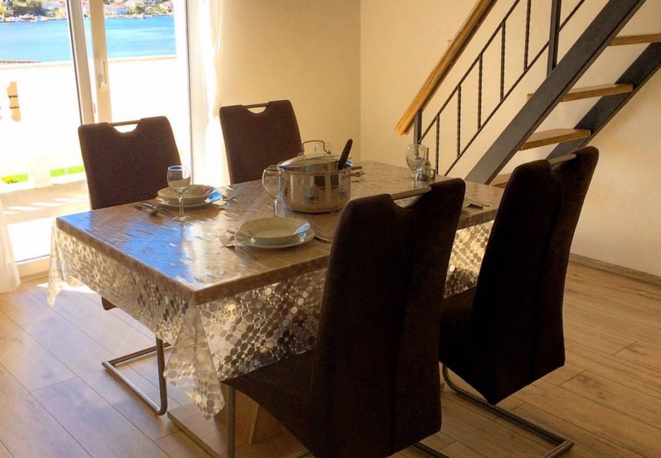 Apartament w Supetarska Draga - Apartament w Supetarska Draga z Widok na morze, balkon, Klimatyzacja, WIFI (4325-1)