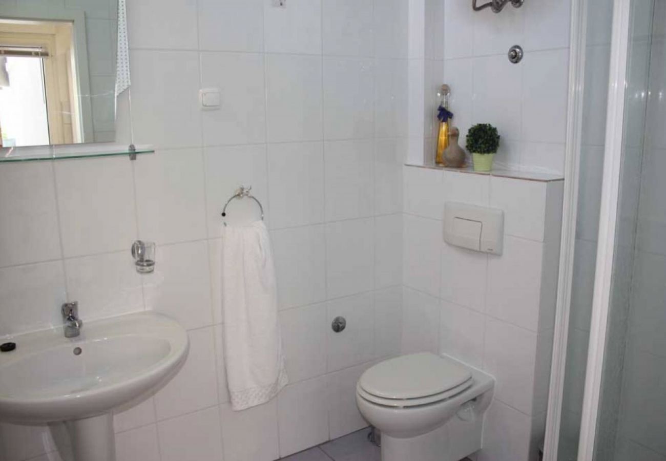 Apartament w Trogir - Apartament w Trogir z Widok na morze, taras, Klimatyzacja, WIFI (4328-5)