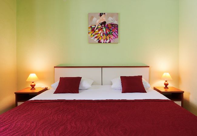 Pokój w Trogir - Pokój w Trogir z balkon, Klimatyzacja, WIFI (4324-3) Pokój w Trogir - Pokój w Trogir z balkon, Klimatyzacja, WIFI (4324-3)