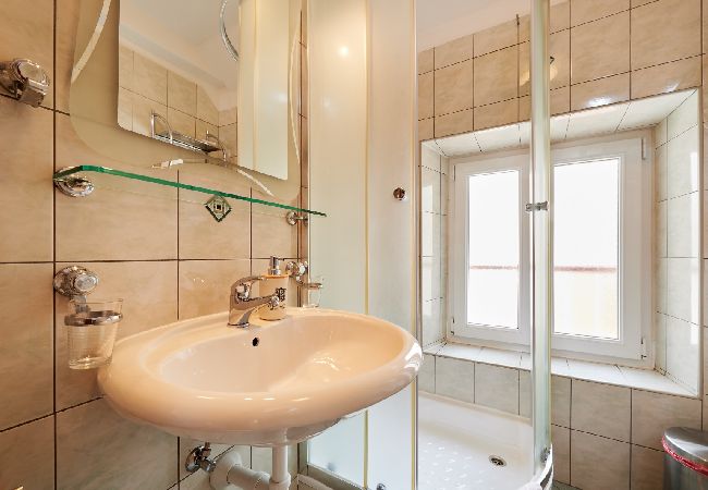 Pokój w Trogir - Pokój w Trogir z balkon, Klimatyzacja, WIFI (4324-3) Pokój w Trogir - Pokój w Trogir z balkon, Klimatyzacja, WIFI (4324-3)