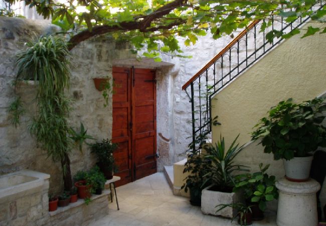 Pokój w Trogir - Pokój w Trogir z balkon, Klimatyzacja, WIFI (4324-3) Pokój w Trogir - Pokój w Trogir z balkon, Klimatyzacja, WIFI (4324-3)