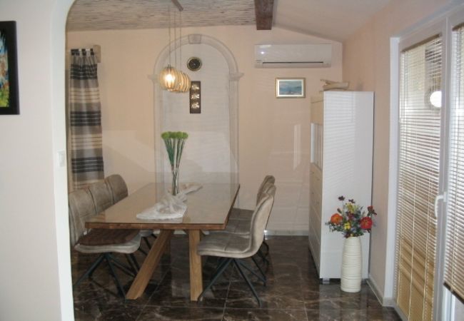 Apartament w Fažana - Apartament w Fažana z Widok na morze, balkon, Klimatyzacja, WIFI (4348-1) Apartament w Fažana - Apartament w Fažana z Widok na morze, balkon, Klimatyzacja, WIFI (4348-1)