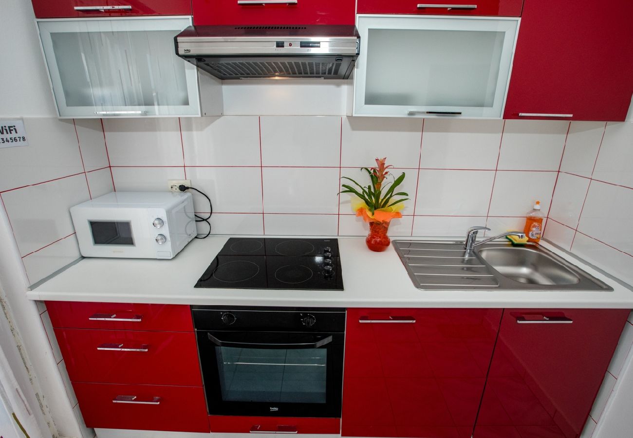 Apartament w Lopar - Apartament w Lopar z taras, Klimatyzacja, WIFI, Pralka (4360-2)