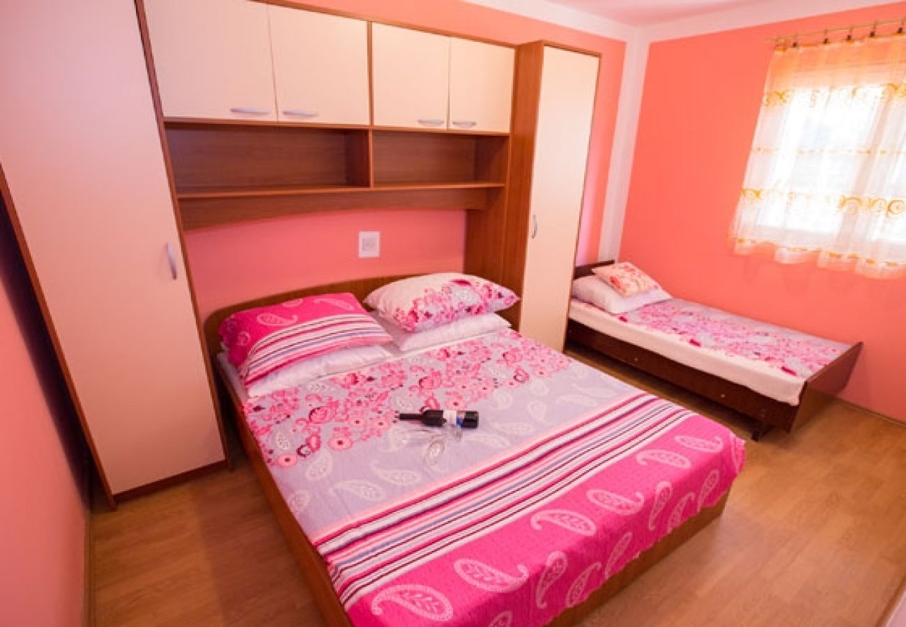 Apartament w Lopar - Apartament w Lopar z taras, Klimatyzacja, WIFI, Pralka (4360-1)