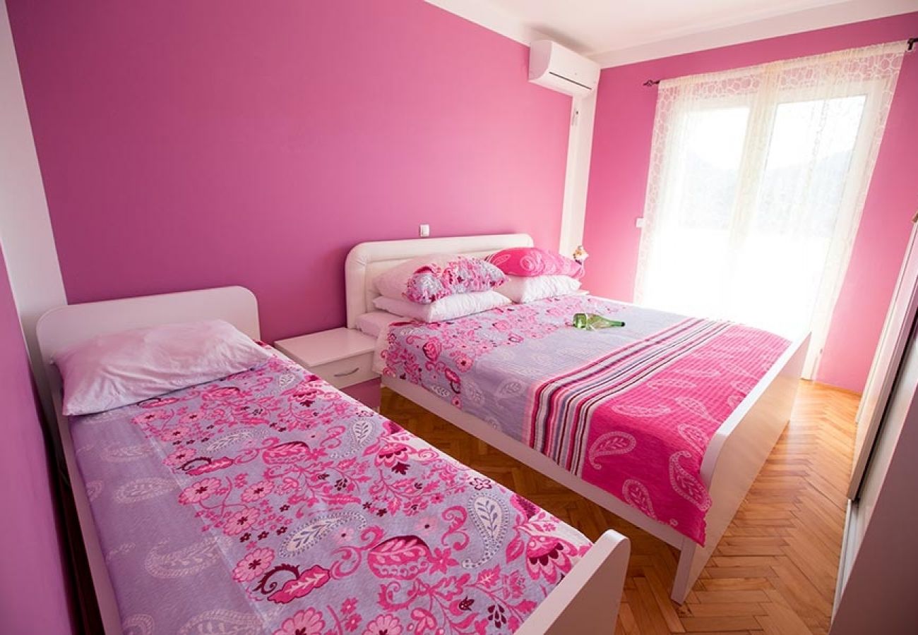 Apartament w Lopar - Apartament w Lopar z taras, Klimatyzacja, WIFI, Pralka (4360-3)