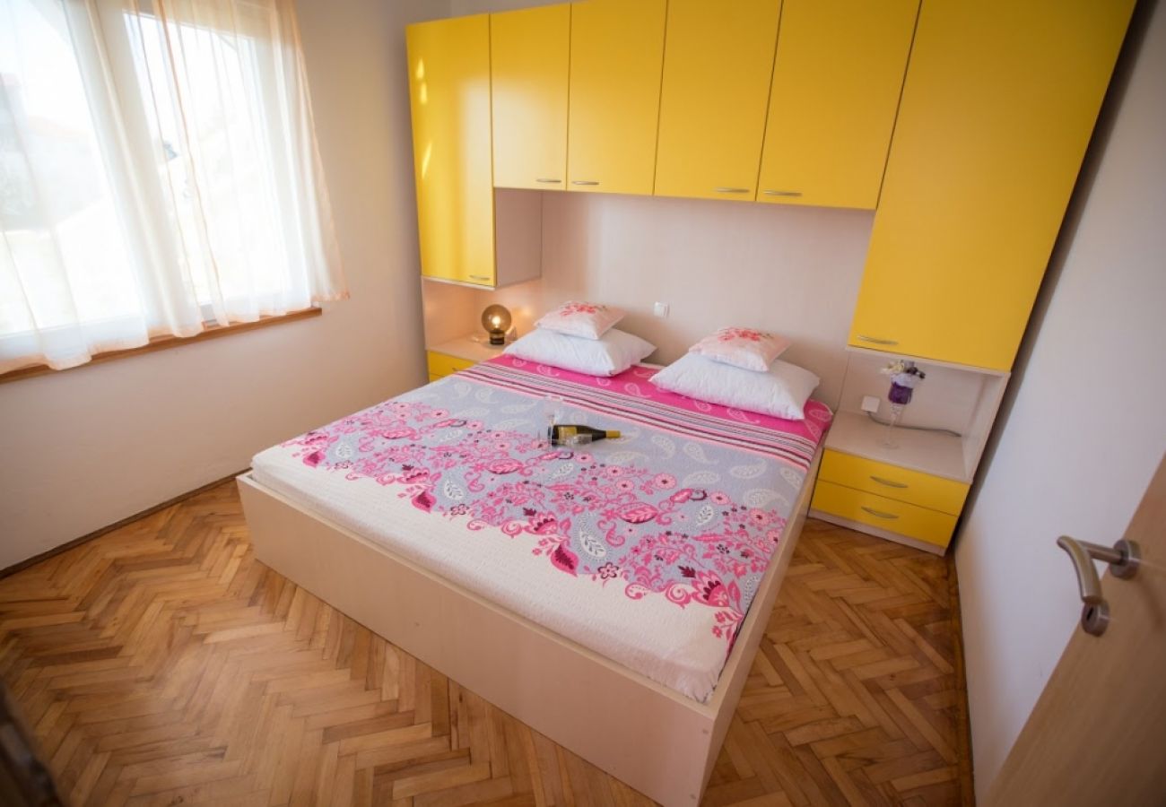 Apartament w Lopar - Apartament w Lopar z taras, Klimatyzacja, WIFI, Pralka (4360-3)