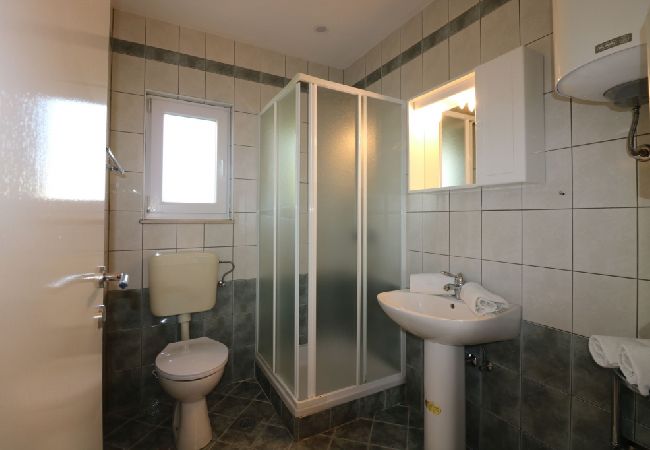 Dom w Porec - Domek wypoczynkowy w Poreč z taras, Klimatyzacja, WIFI, Zmywarka (4400-6) Dom w Porec - Domek wypoczynkowy w Poreč z taras, Klimatyzacja, WIFI, Zmywarka (4400-6)