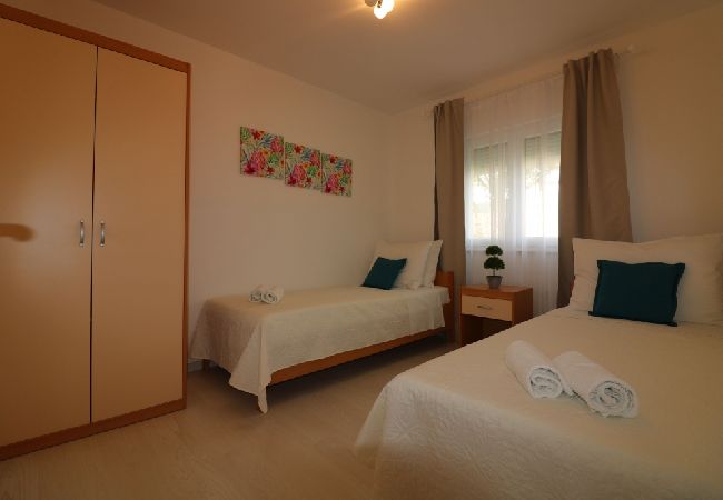 Dom w Porec - Domek wypoczynkowy w Poreč z taras, Klimatyzacja, WIFI, Zmywarka (4400-5) Dom w Porec - Domek wypoczynkowy w Poreč z taras, Klimatyzacja, WIFI, Zmywarka (4400-5)