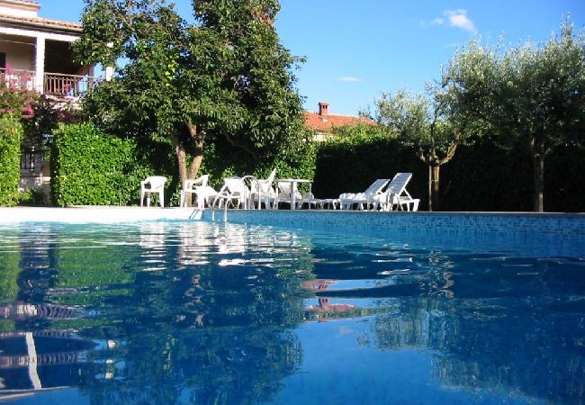 Dom w Porec - Domek wypoczynkowy w Poreč z taras, Klimatyzacja, WIFI, Zmywarka (4400-5) Dom w Porec - Domek wypoczynkowy w Poreč z taras, Klimatyzacja, WIFI, Zmywarka (4400-5)