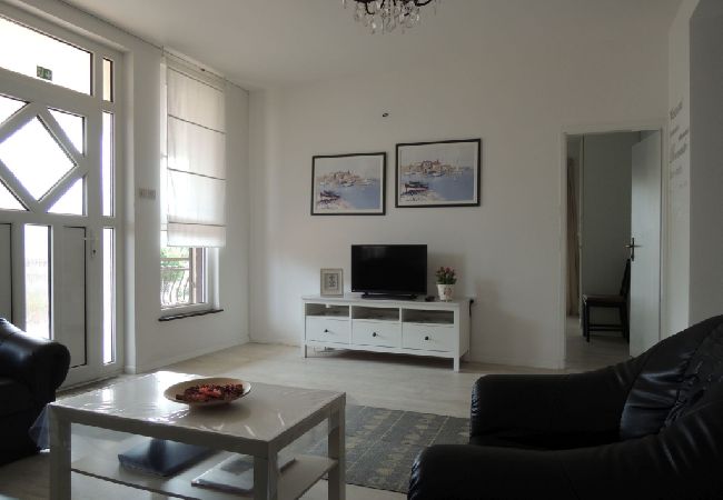 Apartament w Porec - Apartament w Poreču z tarasem, klimatyzacją, Wi-Fi, zmywarką (4400-10) Apartament w Porec - Apartament w Poreču z tarasem, klimatyzacją, Wi-Fi, zmywarką (4400-10)