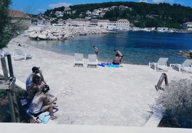 Apartament w Jelsa - Apartament w Jelsa z taras, Klimatyzacja, WIFI (4440-2) Apartament w Jelsa - Apartament w Jelsa z taras, Klimatyzacja, WIFI (4440-2)