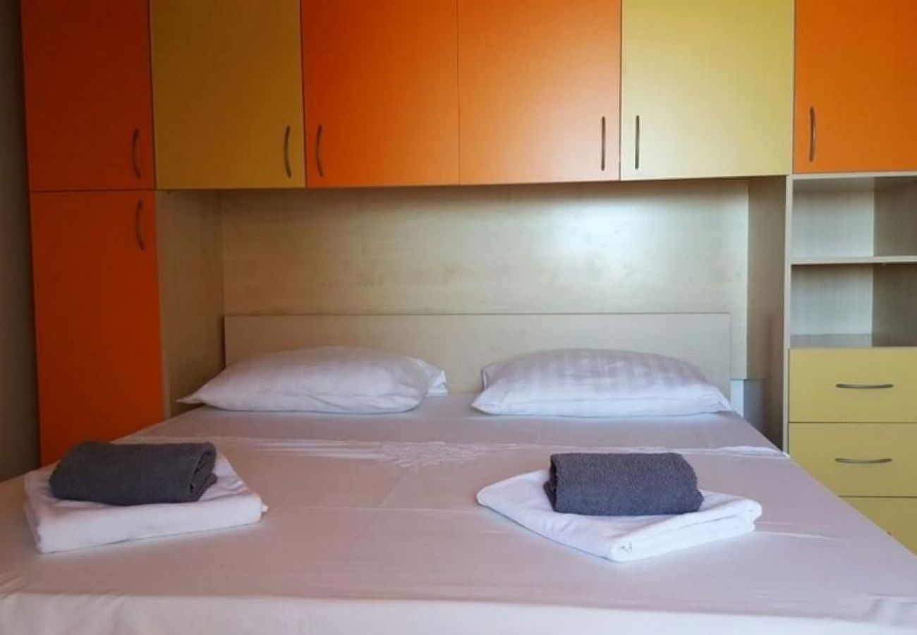 Apartament w Kaštel Kambelovac - Apartament w Kaštel Kambelovac z Widok na morze, balkon, Klimatyzacja, WIFI (4483-1)