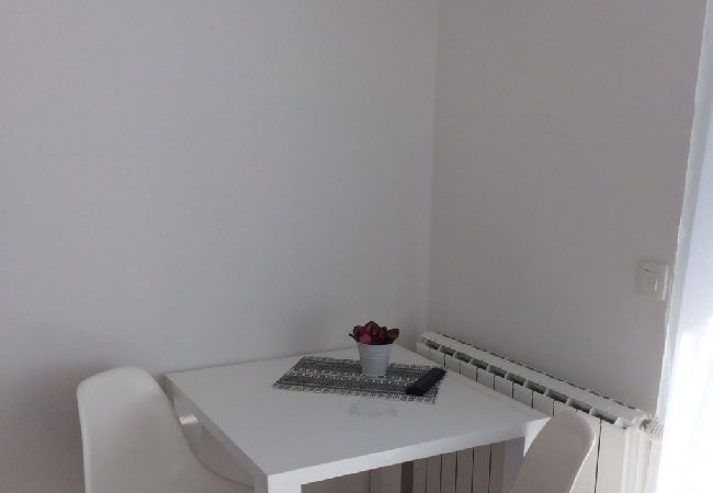 Studio w Podgora - Apartament Studio w Podgora z Widok na morze, balkon, Klimatyzacja, WIFI (4492-4) Studio w Podgora - Apartament Studio w Podgora z Widok na morze, balkon, Klimatyzacja, WIFI (4492-4)