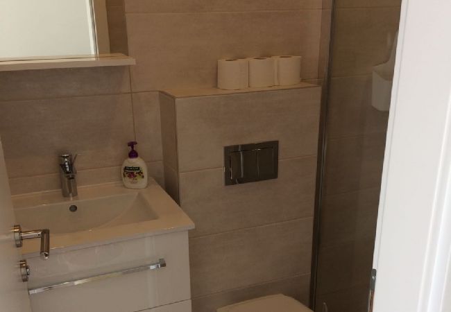 Studio w Podgora - Apartament Studio w Podgora z Widok na morze, balkon, Klimatyzacja, WIFI (4492-4) Studio w Podgora - Apartament Studio w Podgora z Widok na morze, balkon, Klimatyzacja, WIFI (4492-4)