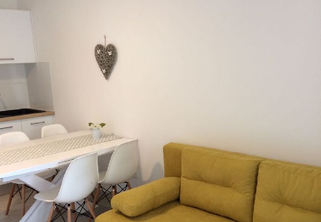 Apartament w Podgora - Apartament w Podgora z Widok na morze, taras, Klimatyzacja, WIFI (4492-1) Apartament w Podgora - Apartament w Podgora z Widok na morze, taras, Klimatyzacja, WIFI (4492-1)