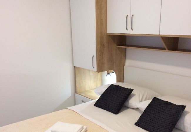 Apartament w Podgora - Apartament w Podgora z Widok na morze, taras, Klimatyzacja, WIFI (4492-1) Apartament w Podgora - Apartament w Podgora z Widok na morze, taras, Klimatyzacja, WIFI (4492-1)