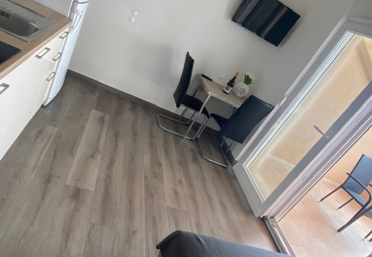 Apartament w Punat - Apartament w Punat z Widok na morze, taras, Klimatyzacja, WIFI (4534-2)