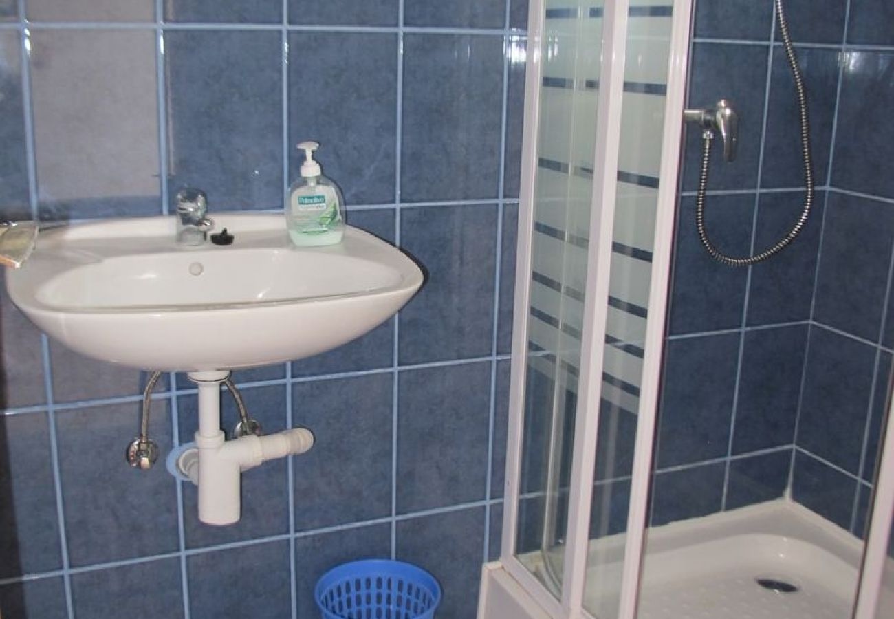 Apartament w Vir - Apartament w Vir z Widok na morze, taras, Klimatyzacja, WIFI (4472-1)