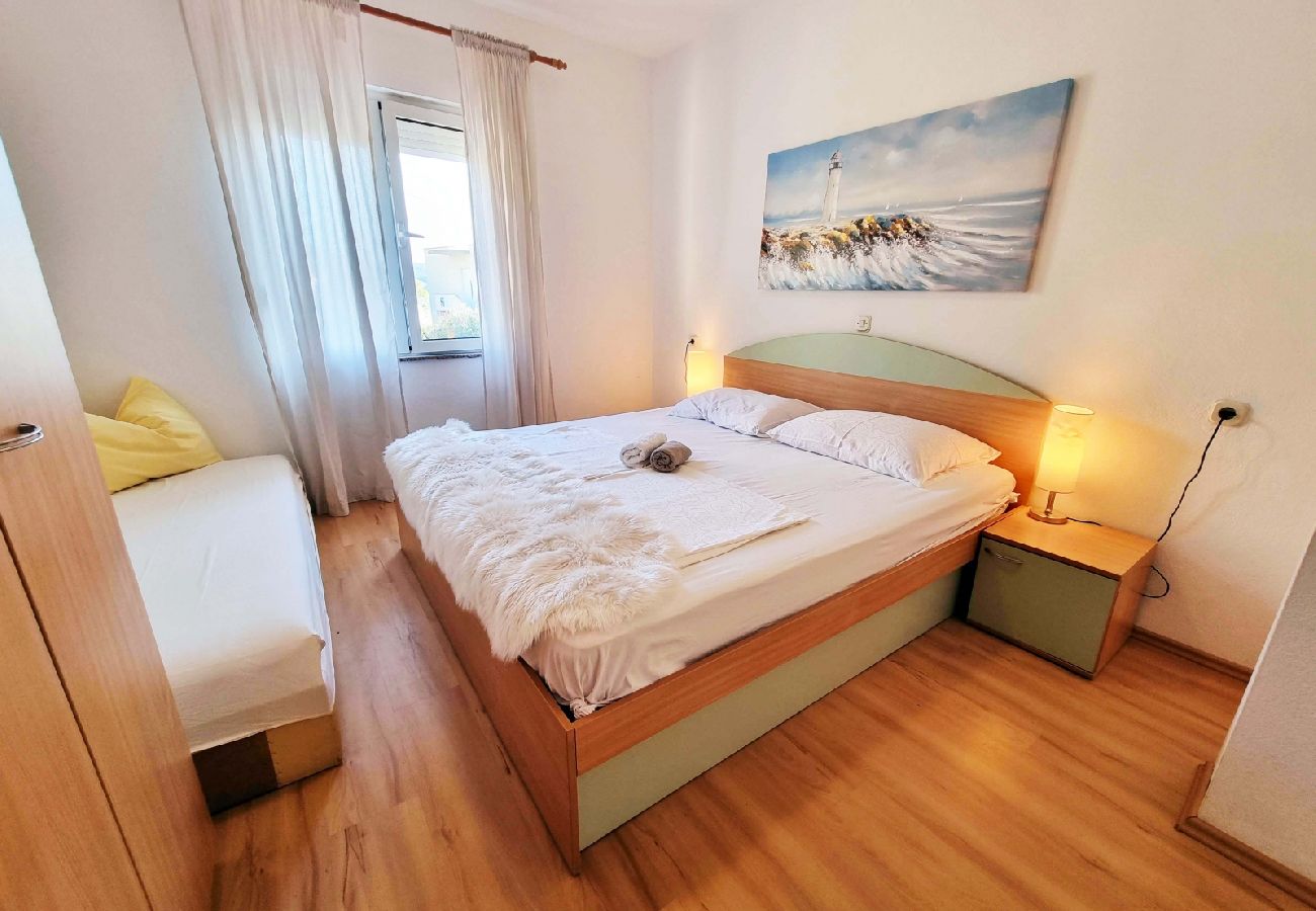 Apartament w Supetarska Draga - Apartament w Supetarska Draga z Widok na morze, taras, Klimatyzacja, WIFI (4551-3)