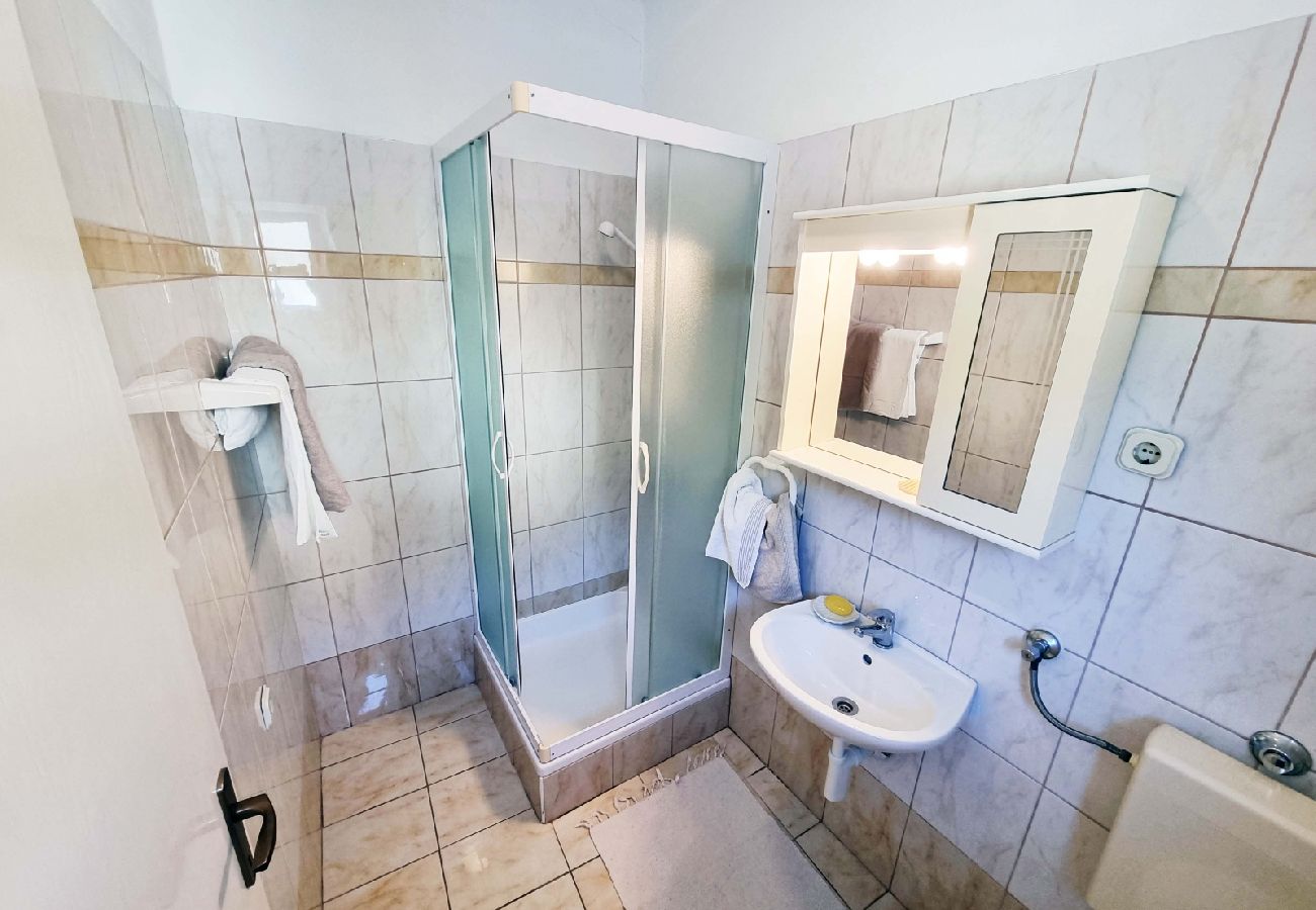 Apartament w Supetarska Draga - Apartament w Supetarska Draga z Widok na morze, taras, Klimatyzacja, WIFI (4551-3)