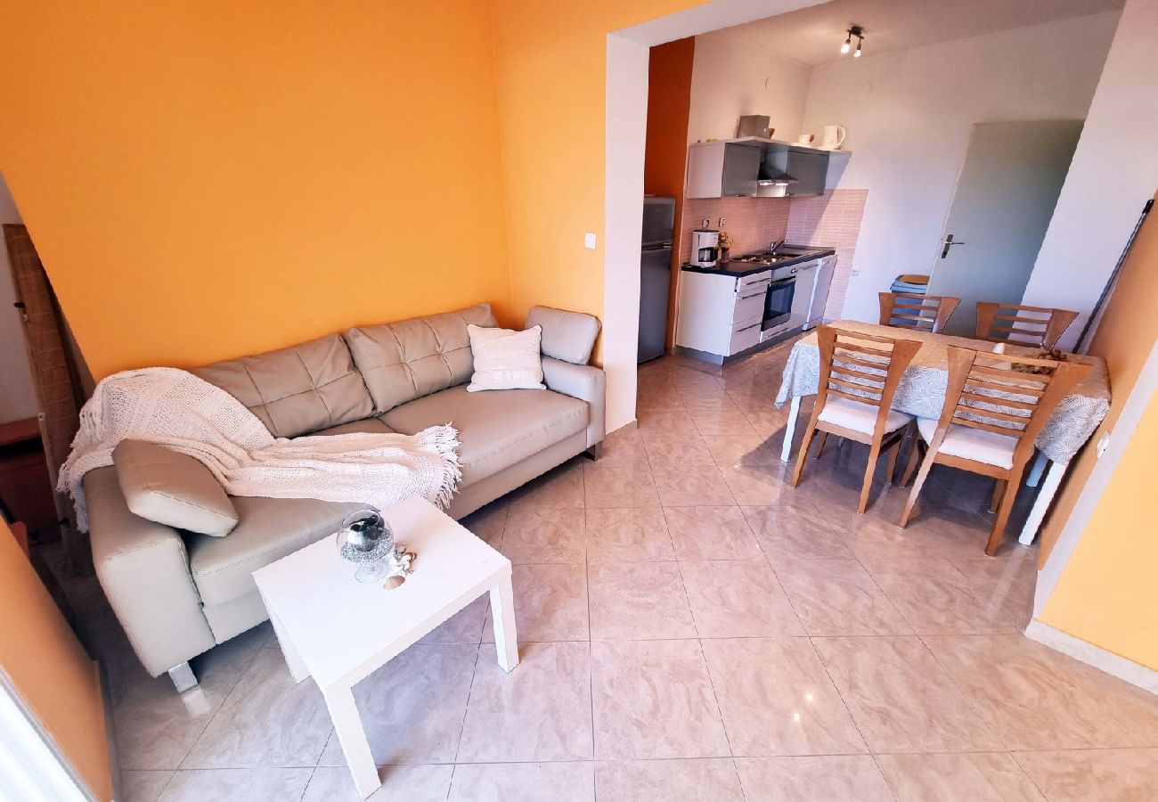 Apartament w Supetarska Draga - Apartament w Supetarska Draga z Widok na morze, taras, Klimatyzacja, WIFI (4551-2)