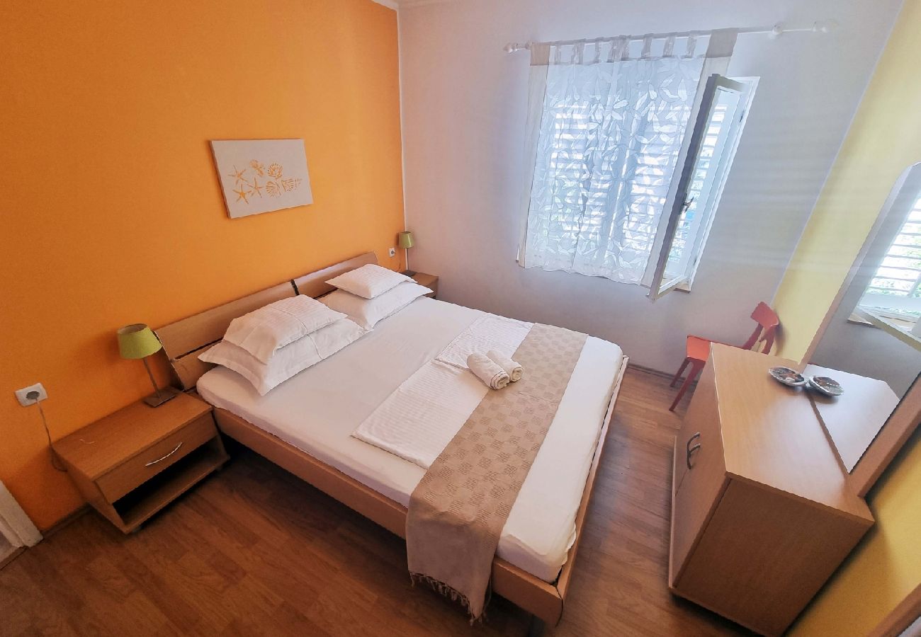 Apartament w Supetarska Draga - Apartament w Supetarska Draga z Widok na morze, taras, Klimatyzacja, WIFI (4551-2)