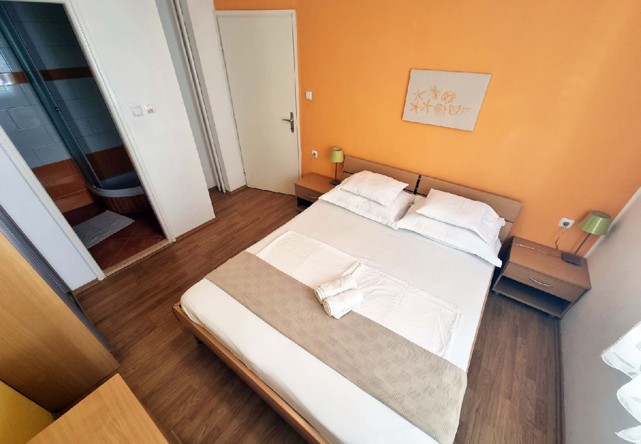 Apartament w Supetarska Draga - Apartament w Supetarska Draga z Widok na morze, taras, Klimatyzacja, WIFI (4551-2)