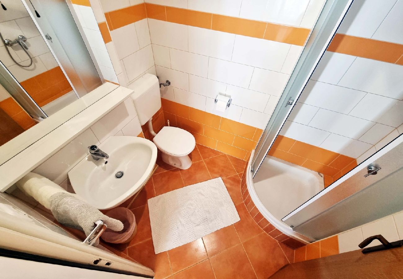 Apartament w Supetarska Draga - Apartament w Supetarska Draga z Widok na morze, taras, Klimatyzacja, WIFI (4551-2)