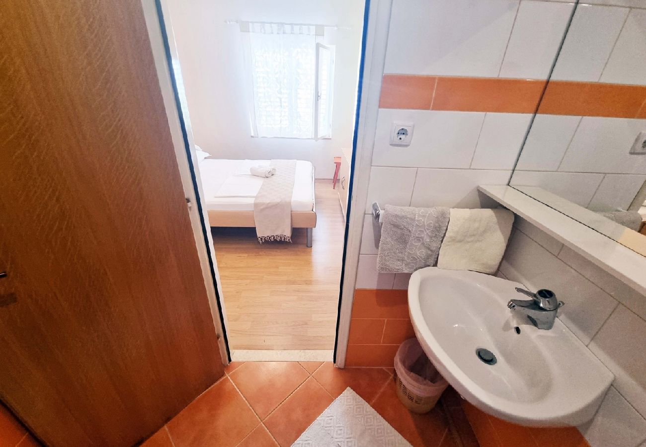 Apartament w Supetarska Draga - Apartament w Supetarska Draga z Widok na morze, taras, Klimatyzacja, WIFI (4551-2)