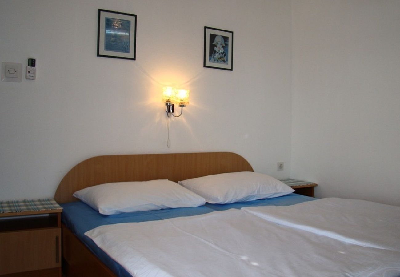 Apartament w Supetarska Draga - Apartament w Supetarska Draga z Widok na morze, balkon, Klimatyzacja, WIFI (4551-5)