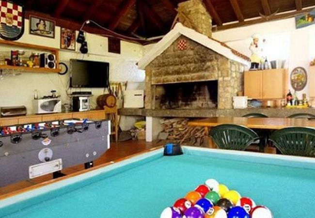 Apartament w Preko - Apartament wakacyjny w Preko z tarasem, klimatyzacją, Wi-Fi, pralką (4568-1) Apartament w Preko - Apartament wakacyjny w Preko z tarasem, klimatyzacją, Wi-Fi, pralką (4568-1)