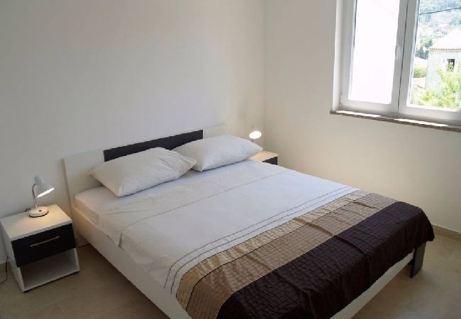 Apartament w Preko - Apartament wakacyjny w Preko z tarasem, klimatyzacją, Wi-Fi, pralką (4568-3) Apartament w Preko - Apartament wakacyjny w Preko z tarasem, klimatyzacją, Wi-Fi, pralką (4568-3)