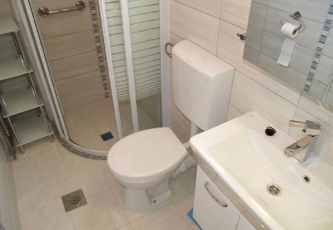 Apartament w Preko - Apartament wakacyjny w Preko z tarasem, klimatyzacją, Wi-Fi, pralką (4568-3) Apartament w Preko - Apartament wakacyjny w Preko z tarasem, klimatyzacją, Wi-Fi, pralką (4568-3)