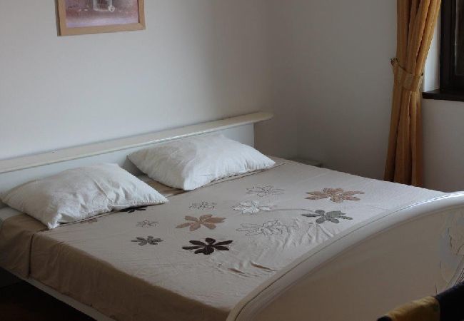 Apartament w Preko - Apartament wakacyjny w Preko z tarasem, klimatyzacją, Wi-Fi, pralką (4568-4) Apartament w Preko - Apartament wakacyjny w Preko z tarasem, klimatyzacją, Wi-Fi, pralką (4568-4)