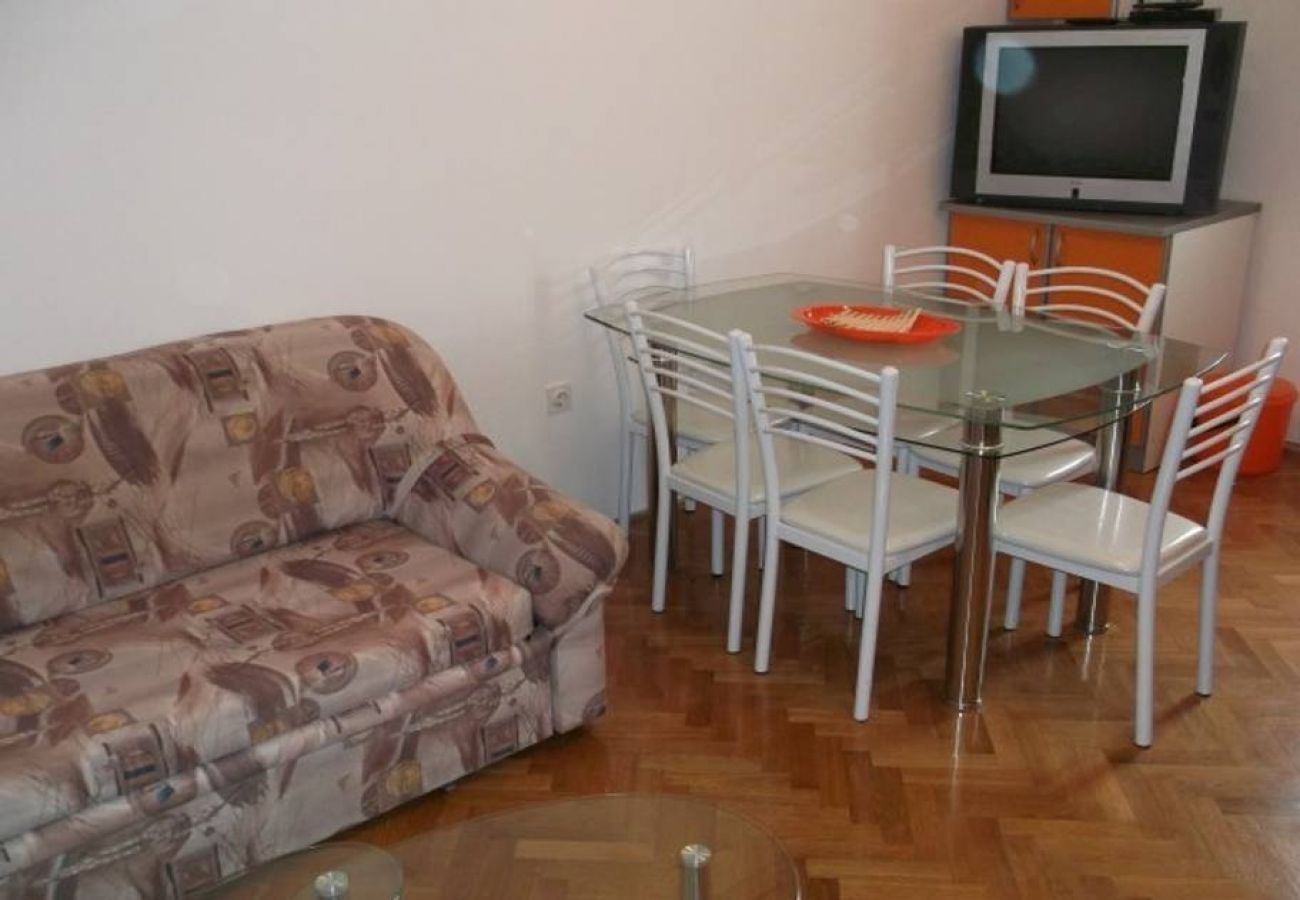 Apartament w Preko - Ferienwohnung in Preko mit Terrasse, Klimaanlage, W-LAN, Waschmaschine (4568-4)