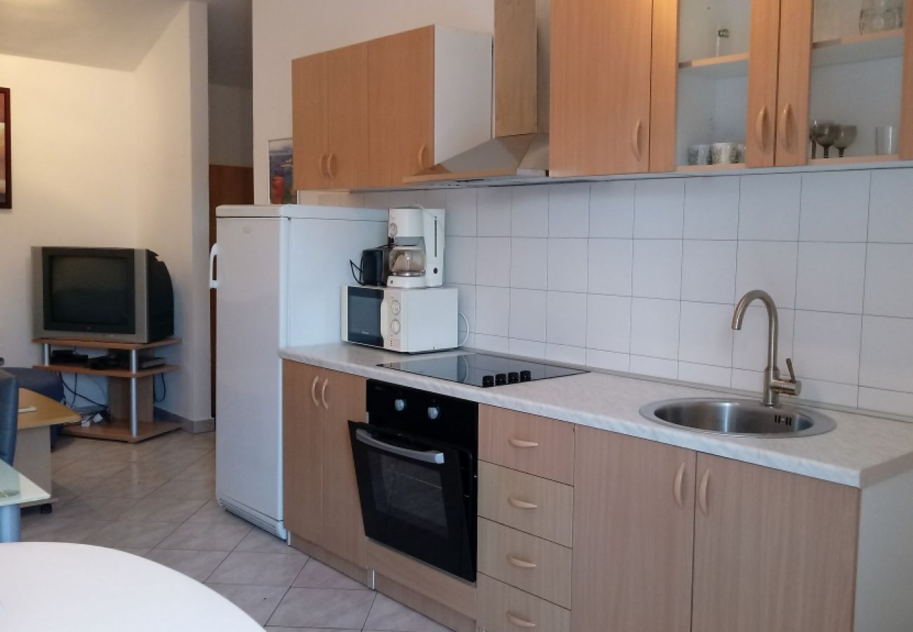 Apartament w Preko - Ferienwohnung in Preko mit Terrasse, Klimaanlage, W-LAN, Waschmaschine (4568-5)