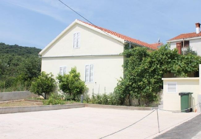 Dom w Preko - Ferienhaus in Preko mit Meerblick, Terrasse, Klimaanlage, W-LAN (4571-1) Dom w Preko - Ferienhaus in Preko mit Meerblick, Terrasse, Klimaanlage, W-LAN (4571-1)