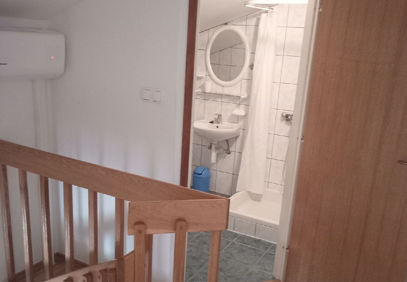 Apartament w Lopar - Apartament w Lopar z taras, Klimatyzacja, WIFI (4620-4)