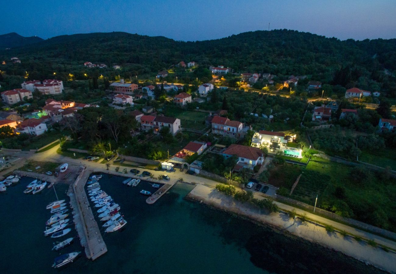 Dom w Ždrelac - Domek wypoczynkowy w Ždrelac z Widok na morze, taras, Klimatyzacja, WIFI (4652-1)