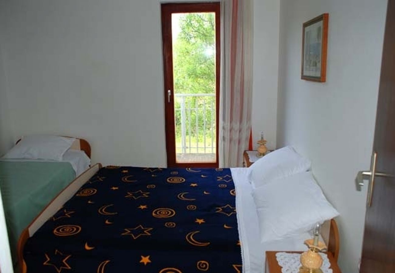 Apartament w Nevidane - Apartament w Neviđane z Widok na morze, balkon, Klimatyzacja, WIFI (4663-3)