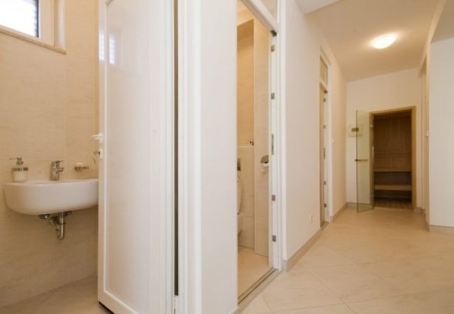 Dom w Betina - Domek wypoczynkowy w Betina z Widok na morze, taras, Klimatyzacja, WIFI (4671-1) Dom w Betina - Domek wypoczynkowy w Betina z Widok na morze, taras, Klimatyzacja, WIFI (4671-1)