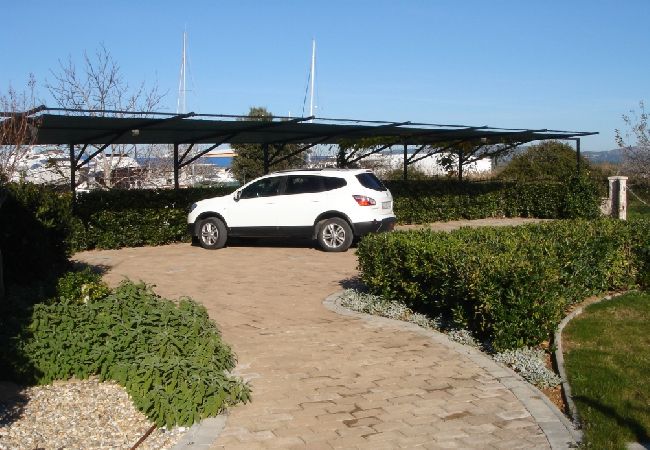 Dom w Betina - Domek wypoczynkowy w Betina z Widok na morze, taras, Klimatyzacja, WIFI (4671-1) Dom w Betina - Domek wypoczynkowy w Betina z Widok na morze, taras, Klimatyzacja, WIFI (4671-1)