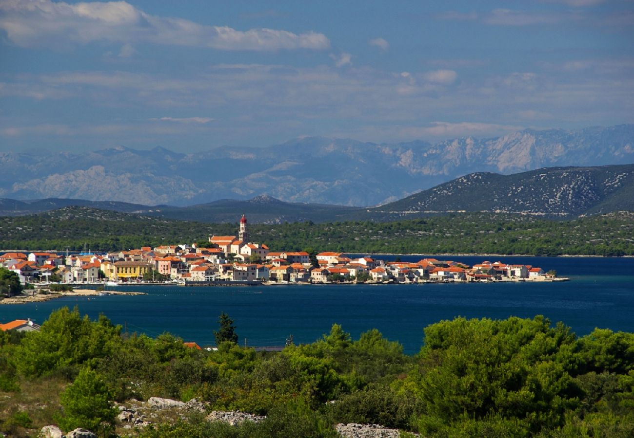 Dom w Betina - Domek wypoczynkowy w Betina z Widok na morze, taras, Klimatyzacja, WIFI (4671-1)