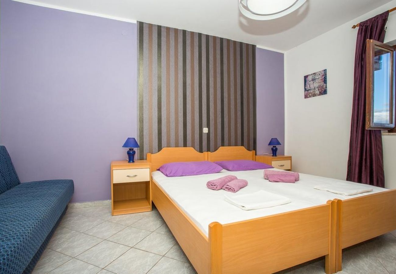 Apartament w Njivice - Apartament w Njivice z Widok na morze, balkon, Klimatyzacja, WIFI (4687-1)