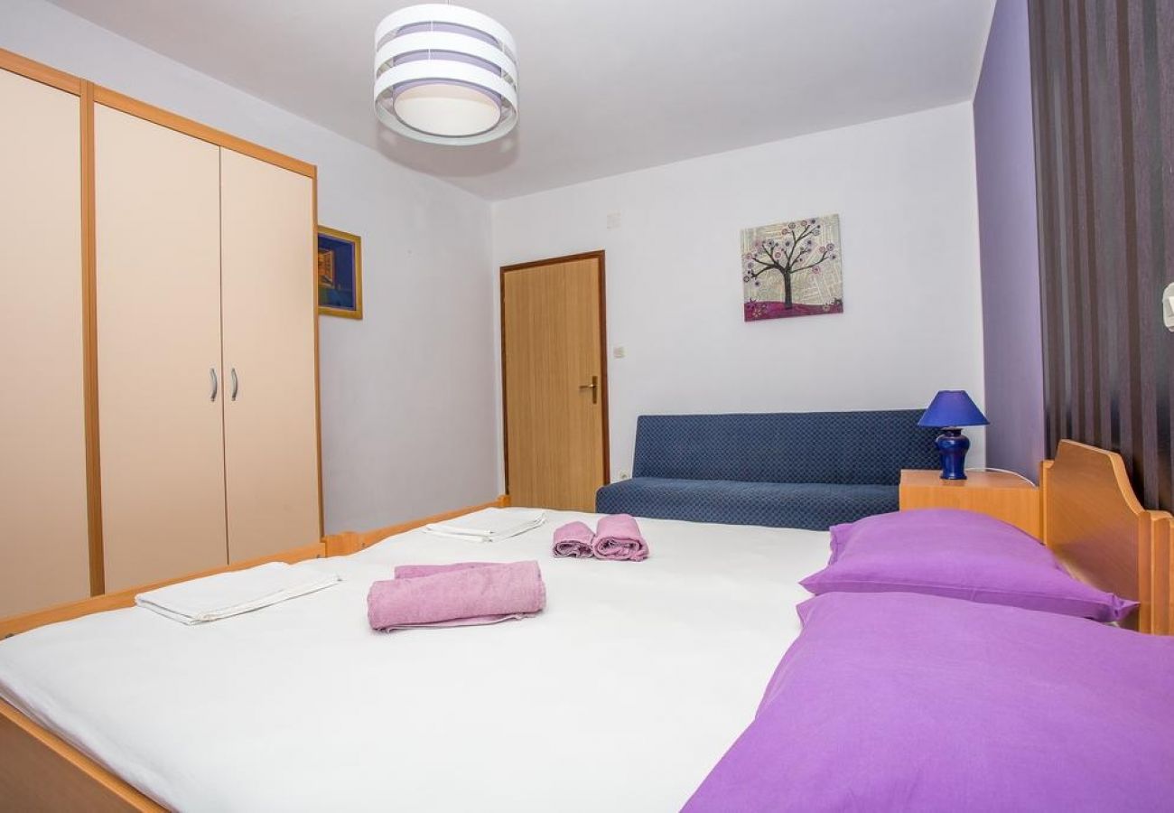 Apartament w Njivice - Apartament w Njivice z Widok na morze, balkon, Klimatyzacja, WIFI (4687-1)