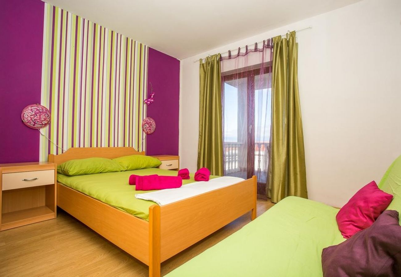 Apartament w Njivice - Apartament w Njivice z Widok na morze, balkon, Klimatyzacja, WIFI (4687-2)