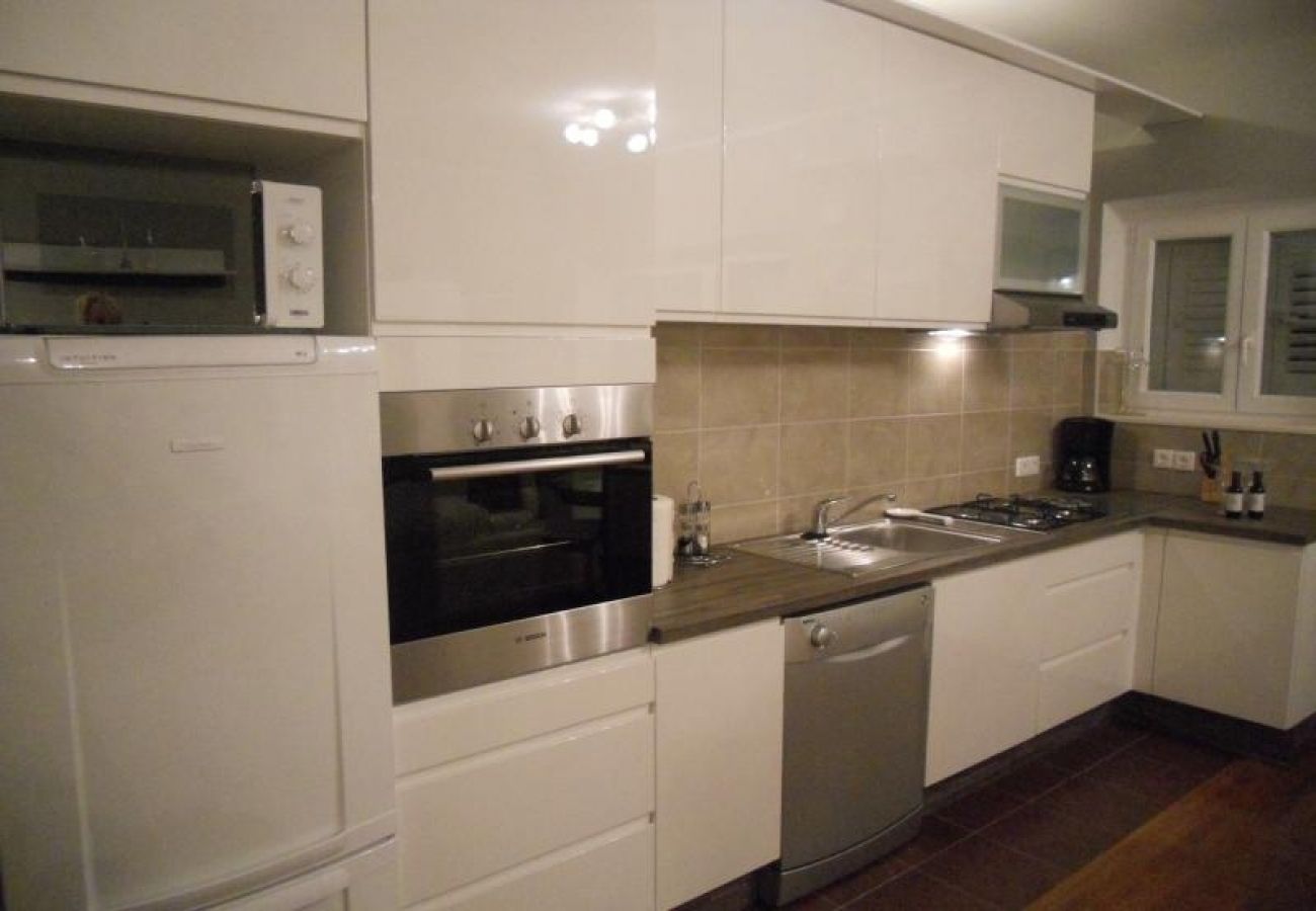 Apartament w Korcula - Apartament w Korčula z Widok na morze, taras, Klimatyzacja, WIFI (4695-1)