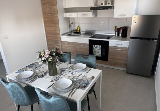 Apartament w Pirovac - Apartament w Pirovac z balkon, Klimatyzacja, WIFI (4717-1) Apartament w Pirovac - Apartament w Pirovac z balkon, Klimatyzacja, WIFI (4717-1)